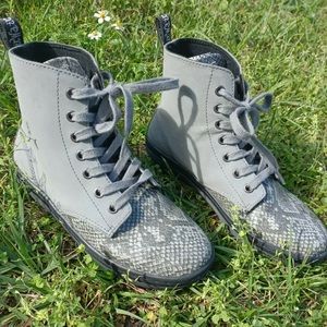 Dr. Martens Leyton Viper Boots